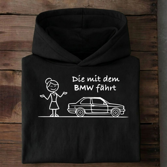 Die BMW fährt Oversized Hoodie