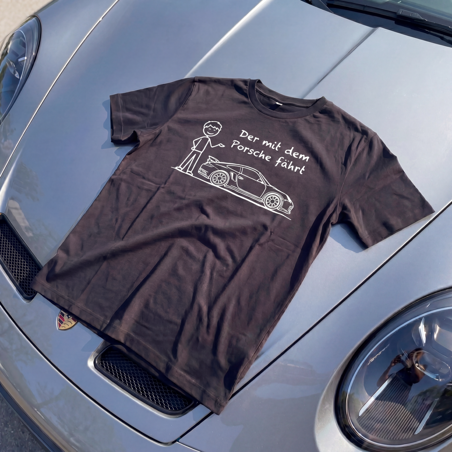 Der mit dem Porsche fährt T-Shirt